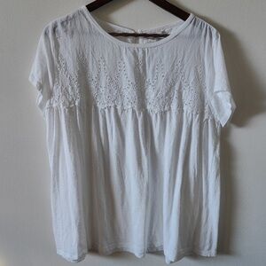 White Embroidered Short-Sleeve Women's Top
